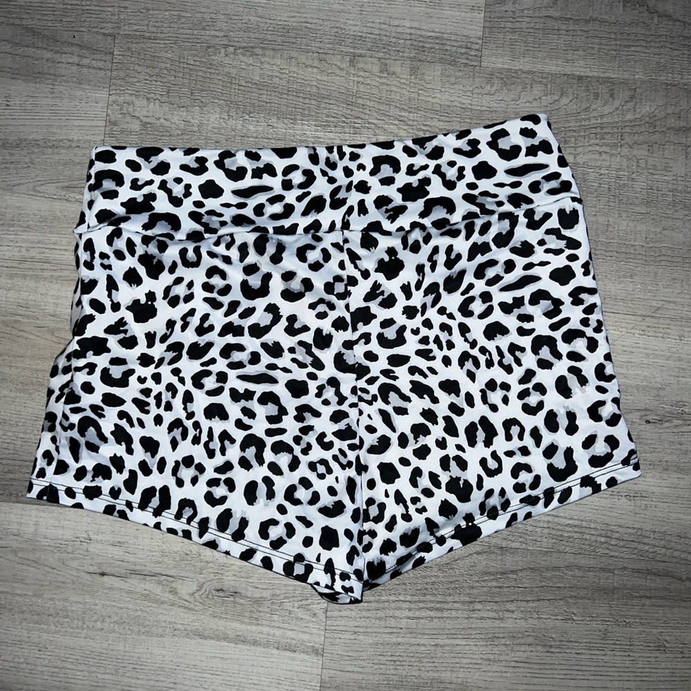 3 biker shorts size m/l
